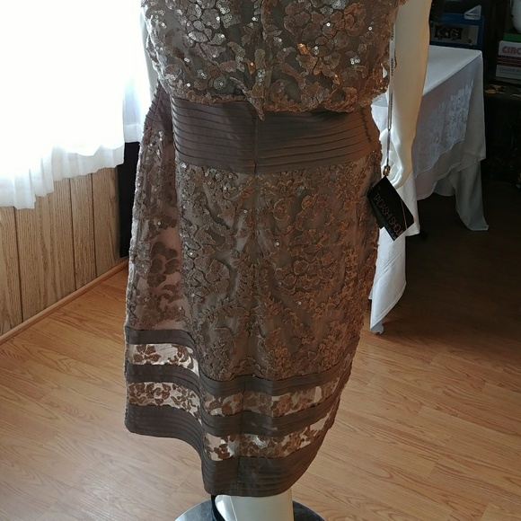 🎉SOLD🎉Tadashi Shoji Elegant Dress Formal - Picture 5 of 6